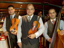 Musicans that play during an evening cruise